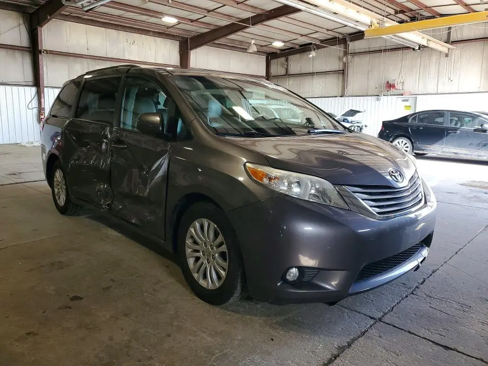 2016 TOYOTA SIENNA XLE 8-PASSENGER  