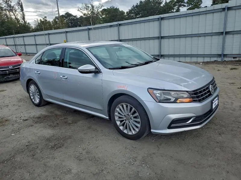 2017 VOLKSWAGEN PASSAT SE  