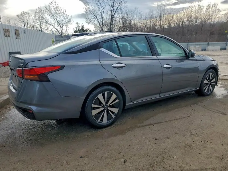 2022 NISSAN ALTIMA SV  