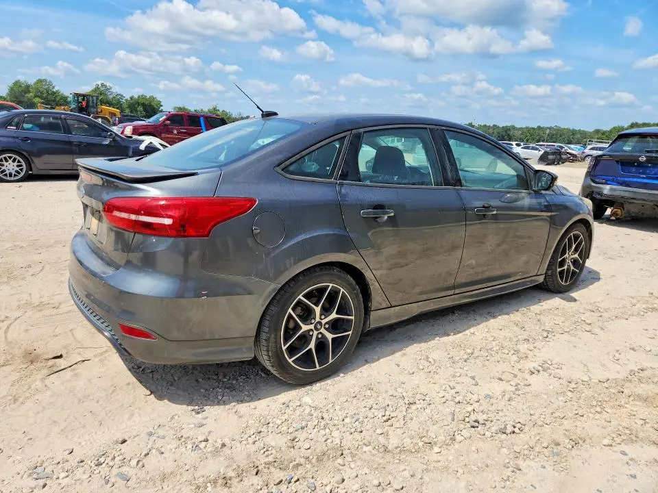 2015 FORD FOCUS SE  