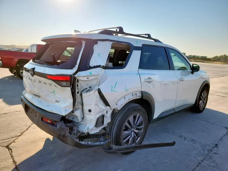 2022 NISSAN PATHFINDER SV  