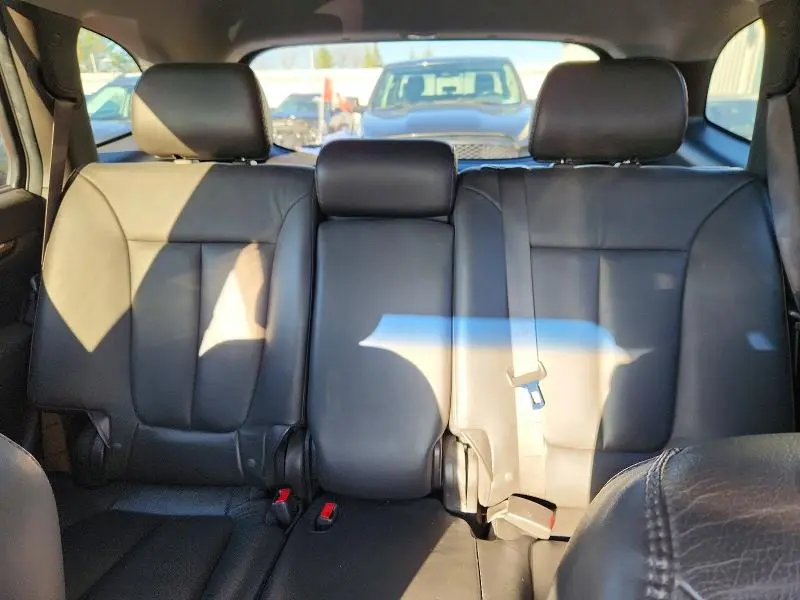 2010 HYUNDAI SANTA FE SE  