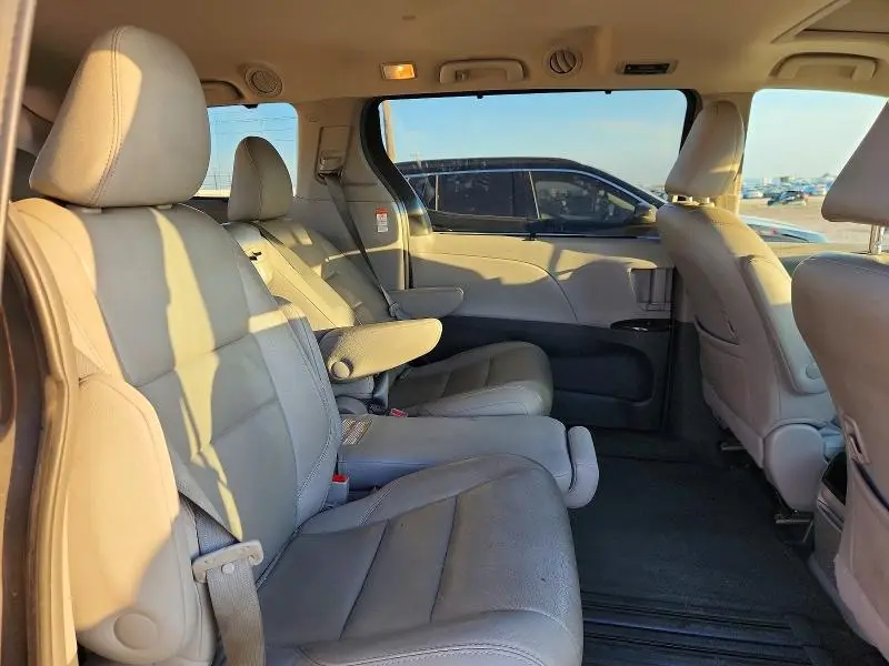 2015 TOYOTA SIENNA XLE 8-PASSENGER  