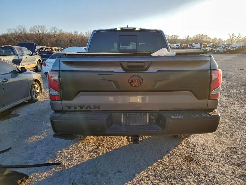 2024 NISSAN TITAN PRO-4X  