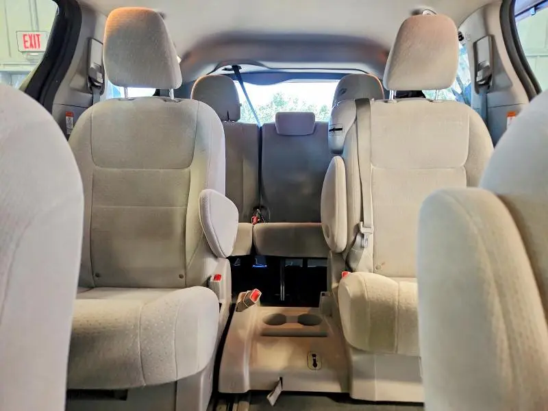 2020 TOYOTA SIENNA LE  