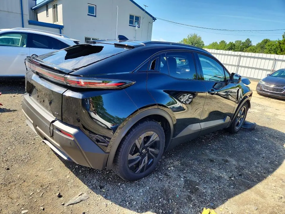 2026 TOYOTA C-HR SE  
