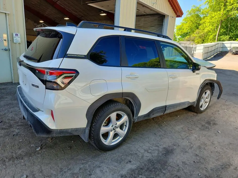 2025 SUBARU FORESTER   