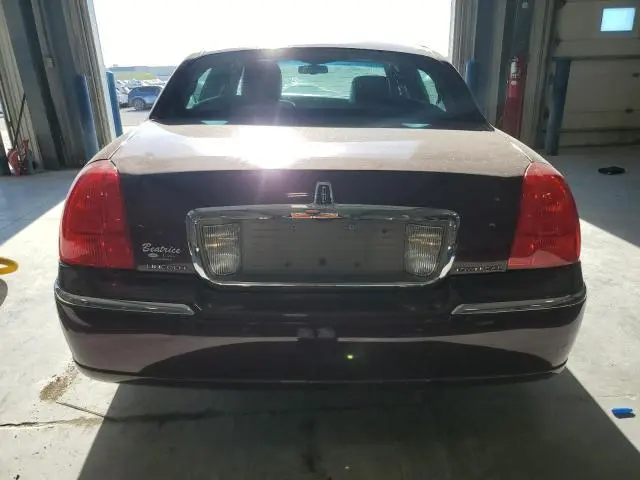 2011 LINCOLN TOWN CAR SIGNATURE LIMITED  