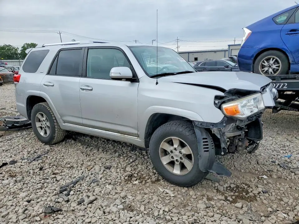 2010 TOYOTA 4RUNNER SR5  