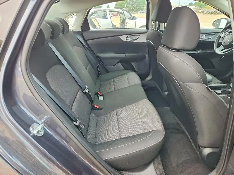 2023 KIA FORTE LX  
