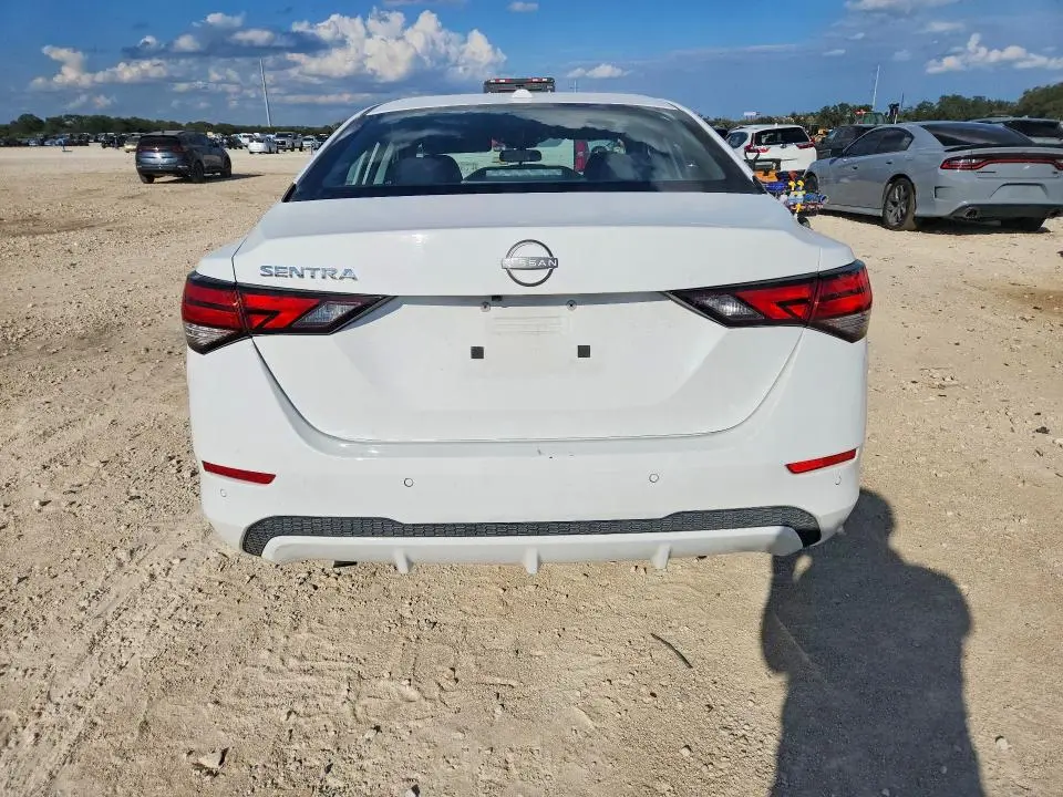 2025 NISSAN SENTRA SV  