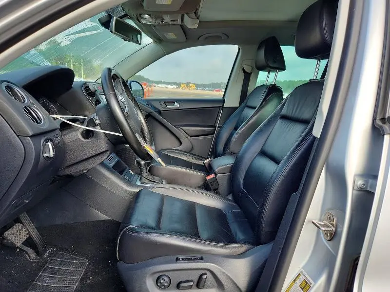 2011 VOLKSWAGEN TIGUAN S  