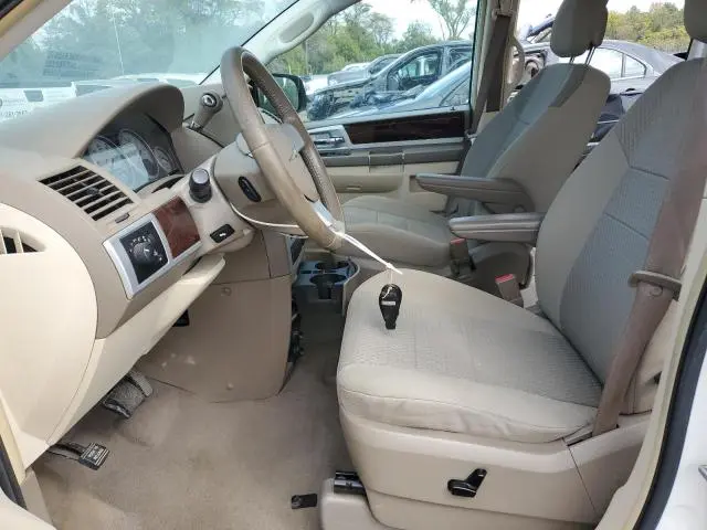 2010 CHRYSLER TOWN & COUNTRY TOURING  