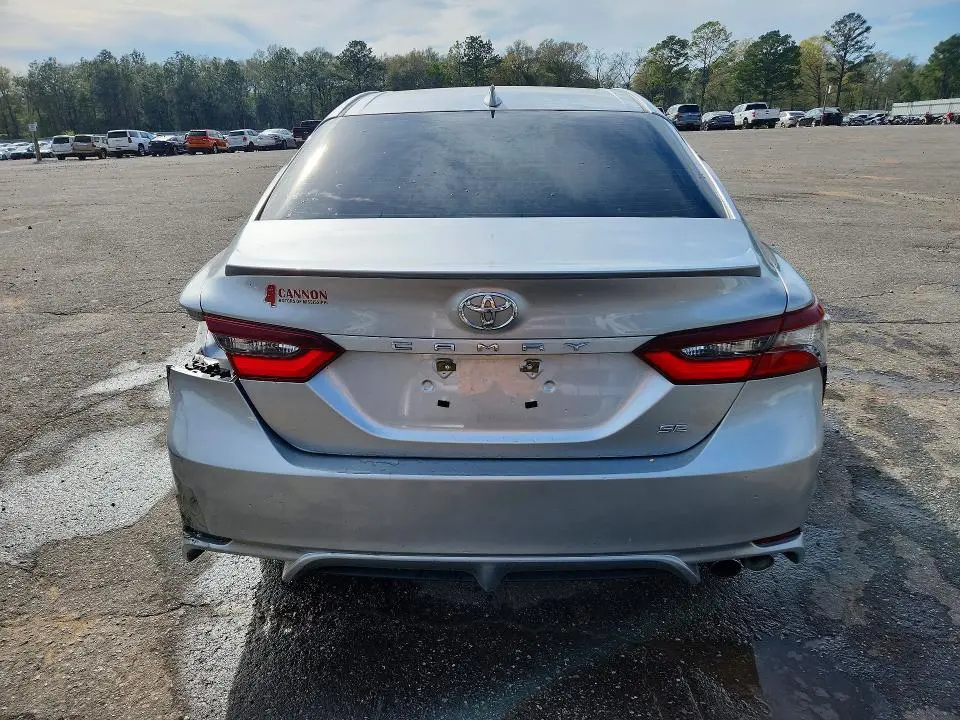 2022 TOYOTA CAMRY SE  