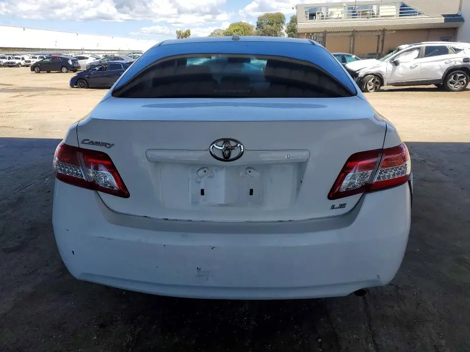 2011 TOYOTA CAMRY LE  