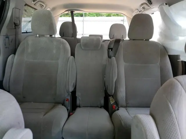2017 TOYOTA SIENNA LE