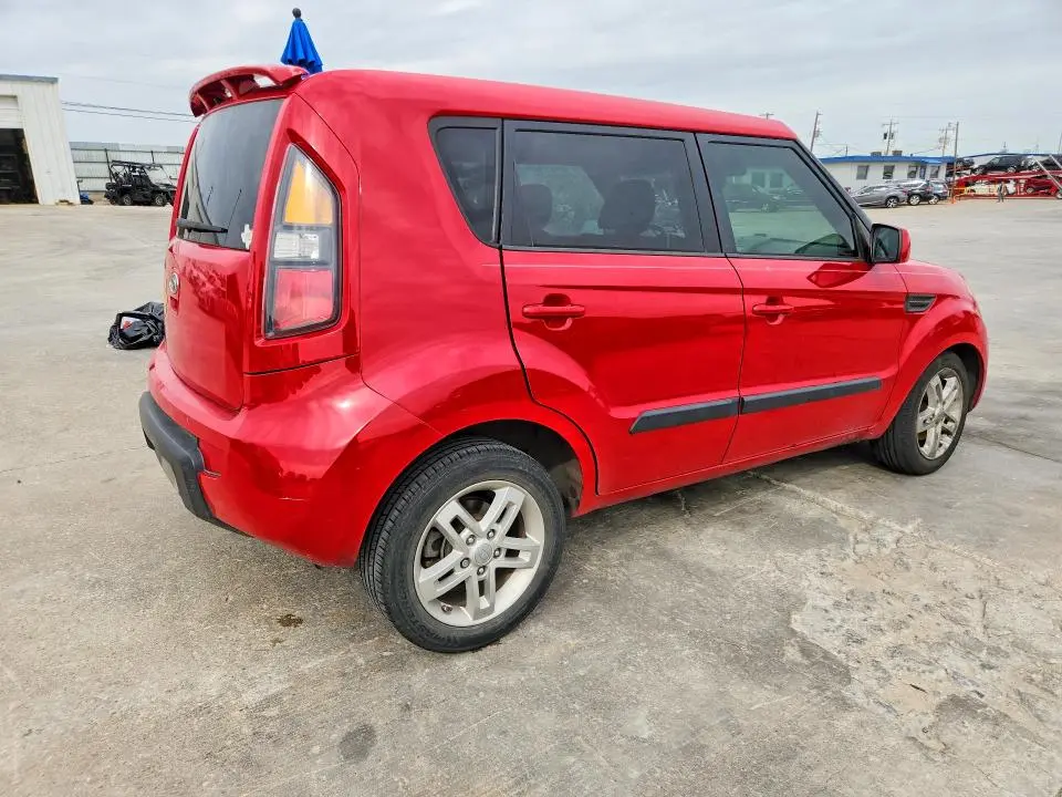 2011 KIA SOUL +  