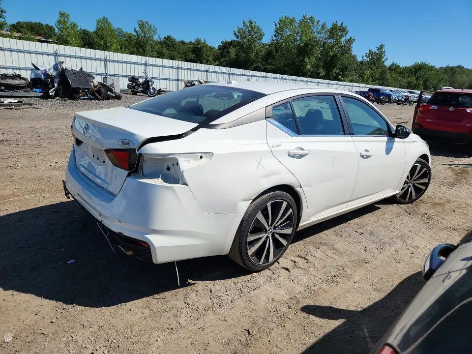2019 NISSAN ALTIMA SR  