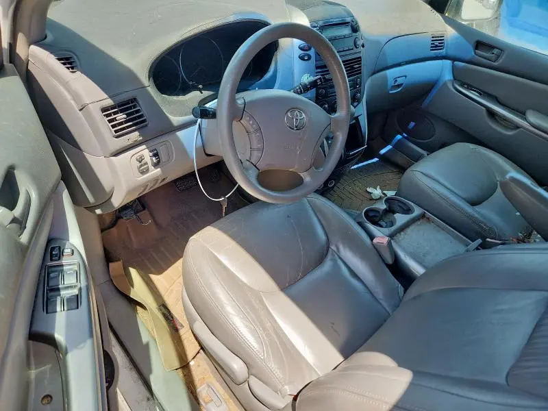 2010 TOYOTA SIENNA CE  