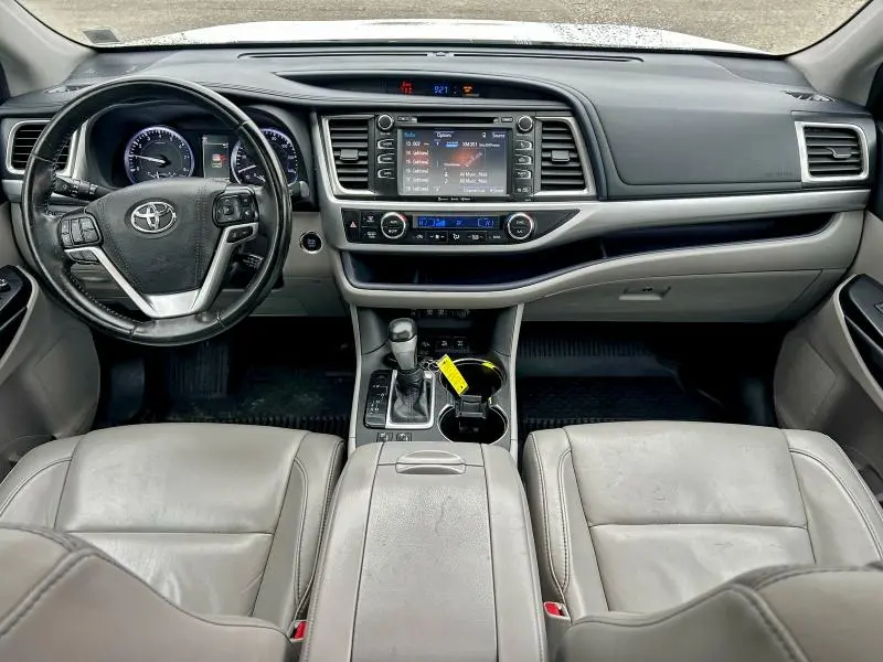 2018 TOYOTA HIGHLANDER SE  