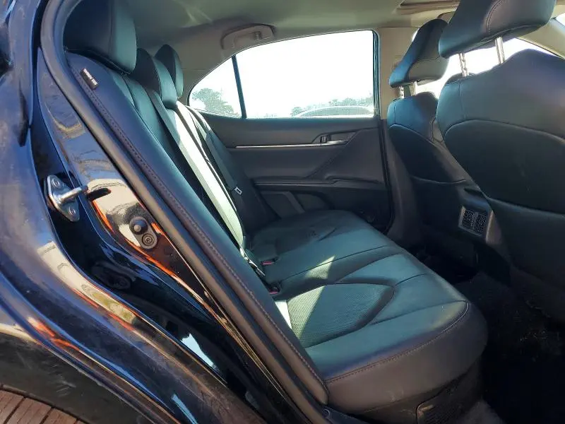 2020 TOYOTA CAMRY XLE  