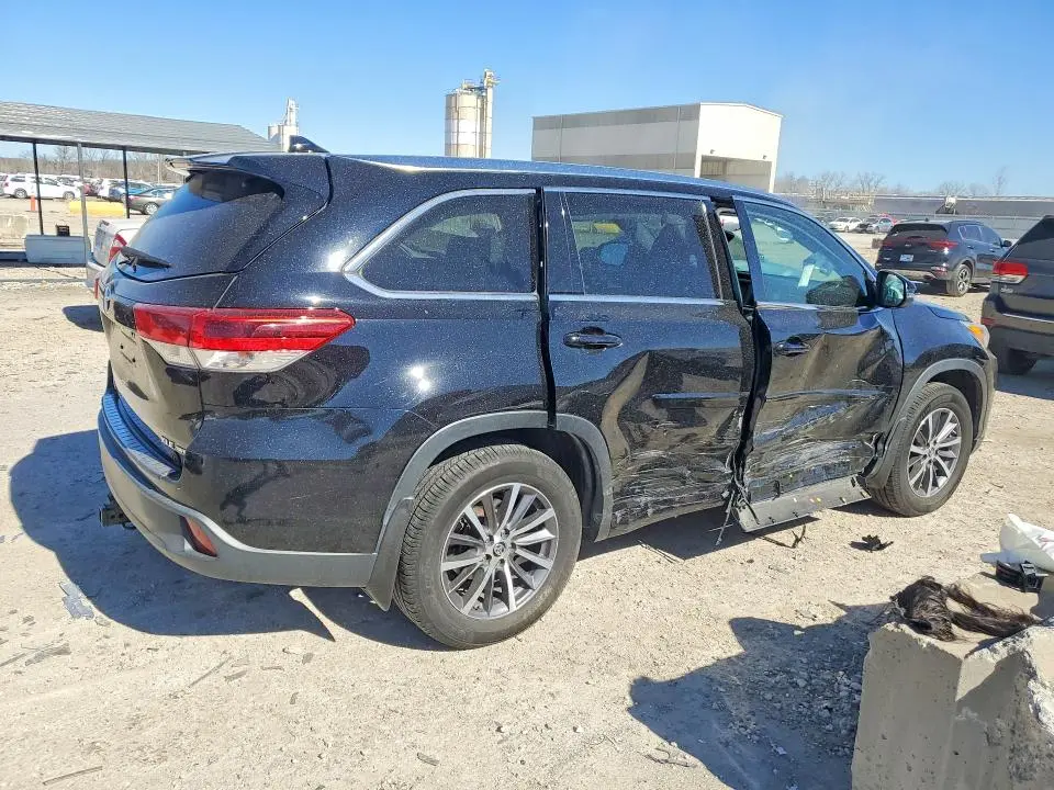 2017 TOYOTA HIGHLANDER XLE  