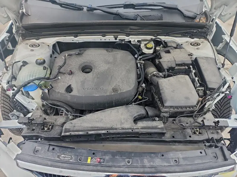 2021 VOLVO XC40 T5 MOMENTUM  