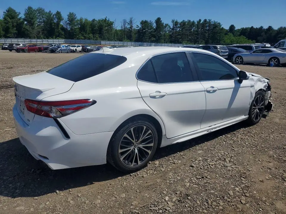 2019 TOYOTA CAMRY SE  