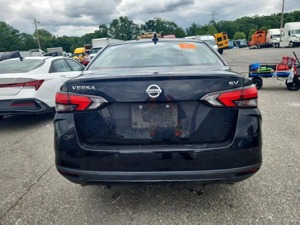 2021 NISSAN VERSA SV  
