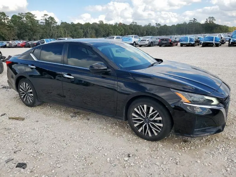 2023 NISSAN ALTIMA SV  