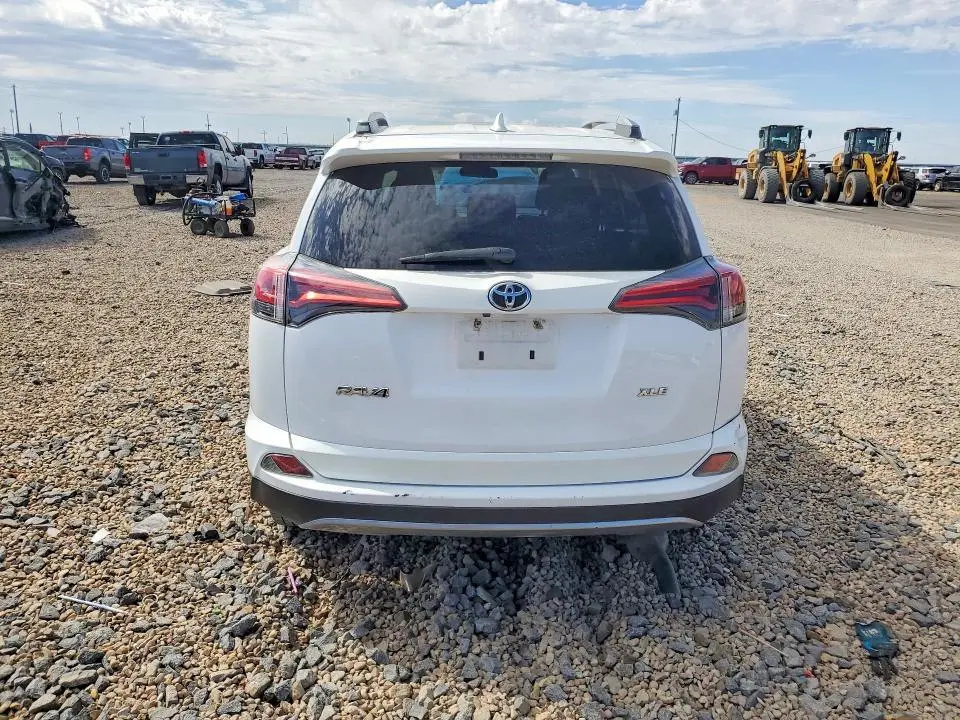 2017 TOYOTA RAV4 XLE  