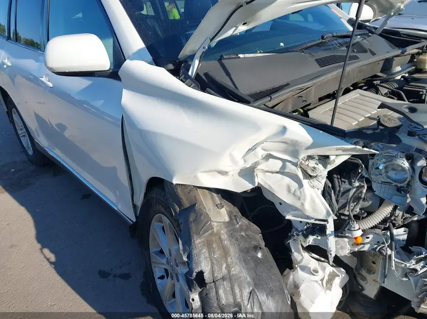 2013 TOYOTA HIGHLANDER SE V6