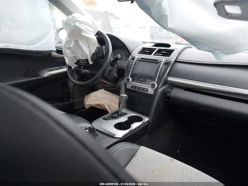 2014 TOYOTA CAMRY SE