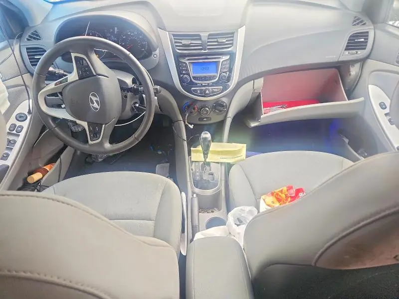 2013 HYUNDAI ACCENT SE  