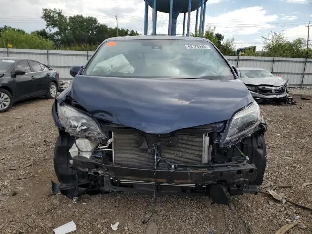2019 TOYOTA SIENNA SE  