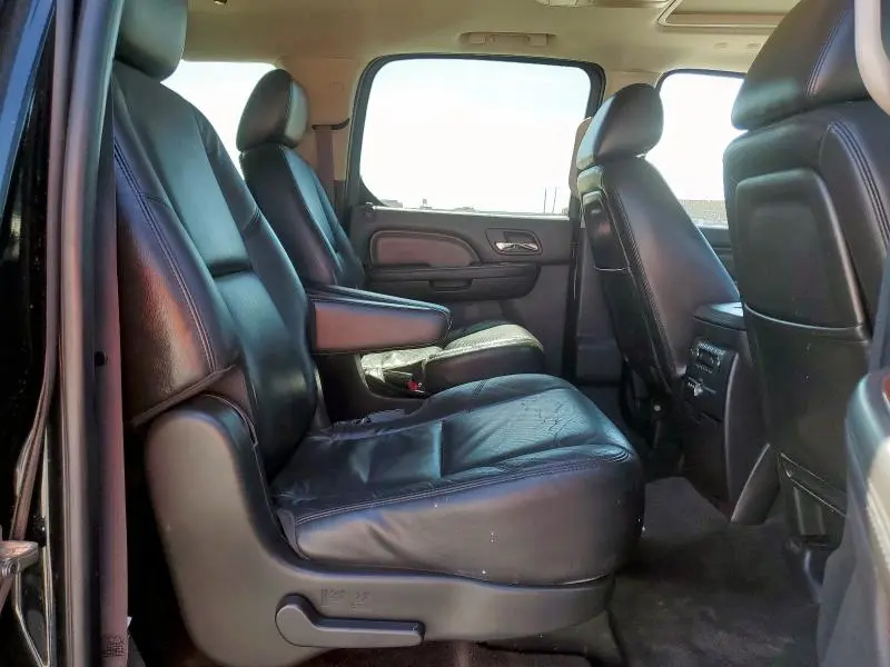2011 CADILLAC ESCALADE ESV LUXURY  