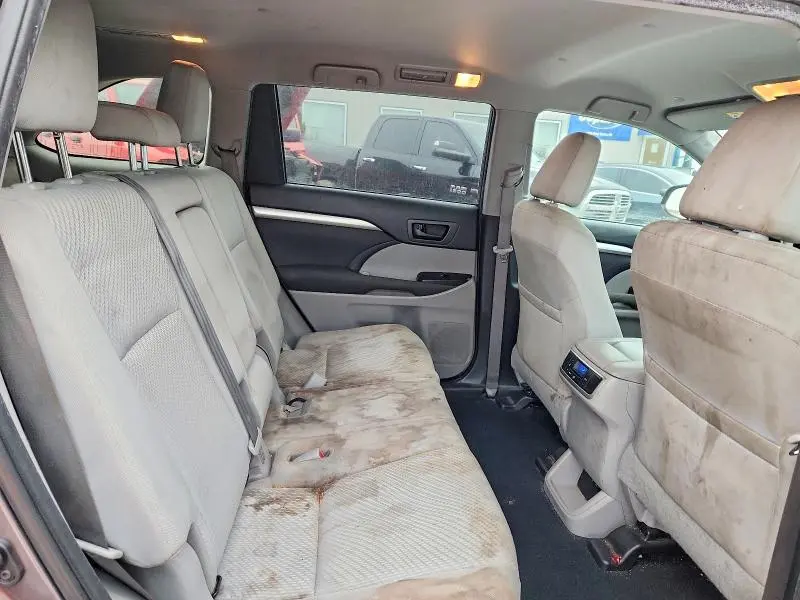 2019 TOYOTA HIGHLANDER LE  