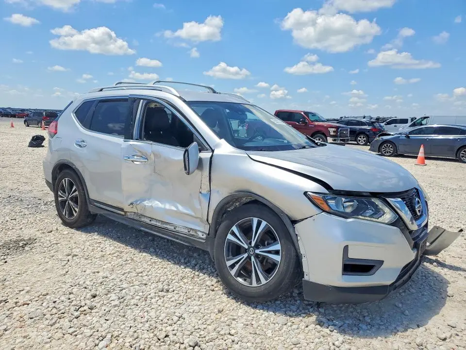 2017 NISSAN ROGUE SL  
