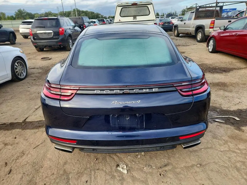 2018 PORSCHE PANAMERA 4  