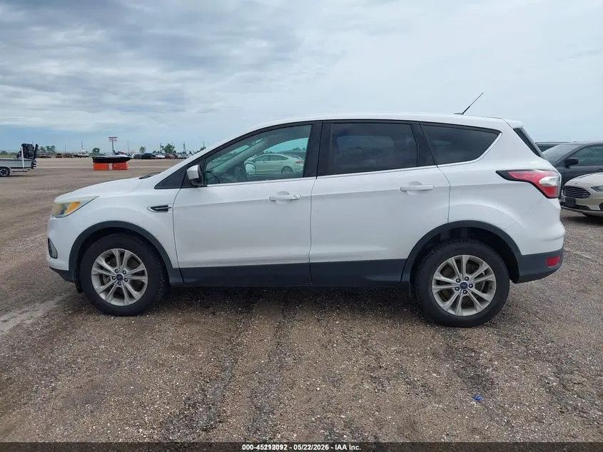 2017 FORD ESCAPE SE