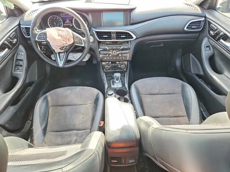 2019 INFINITI QX30 LUXE  