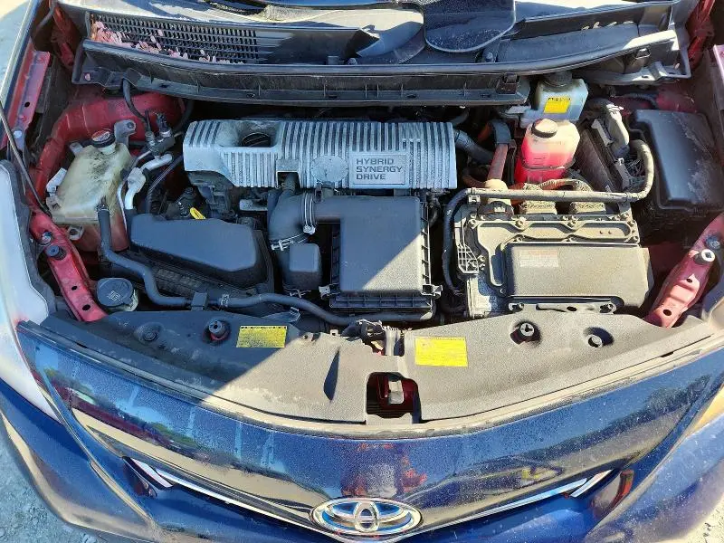 2014 TOYOTA PRIUS V TWO  