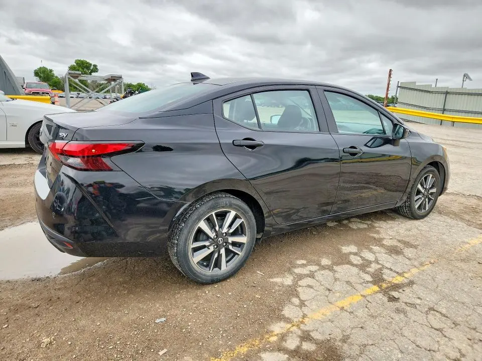 2021 NISSAN VERSA SV  
