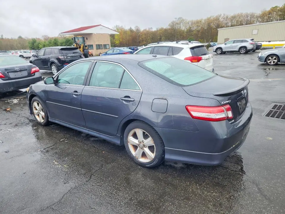2011 TOYOTA CAMRY SE  