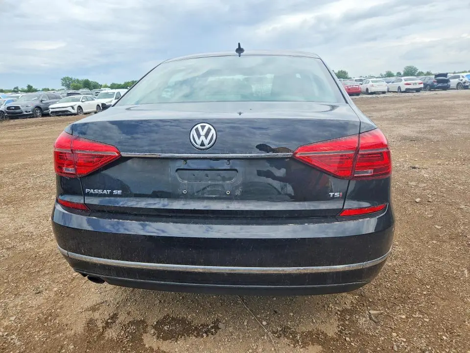 2016 VOLKSWAGEN PASSAT SE  
