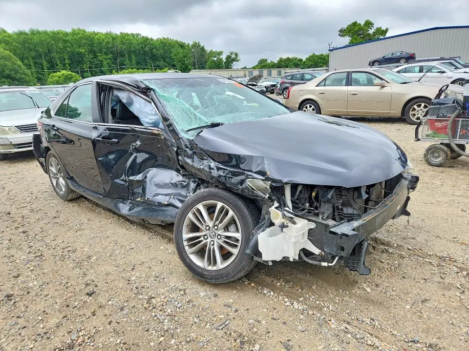 2017 TOYOTA CAMRY SE  