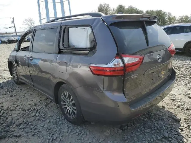 2019 TOYOTA SIENNA XLE  