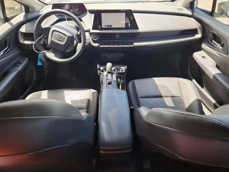 2025 TOYOTA PRIUS XLE  