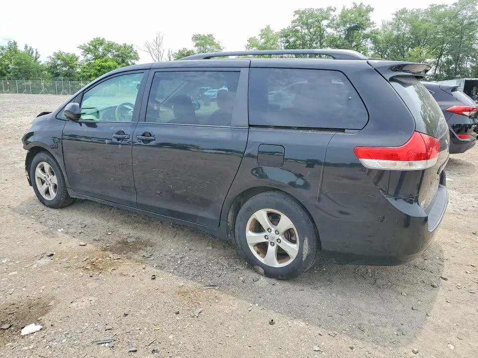 2014 TOYOTA SIENNA LE  