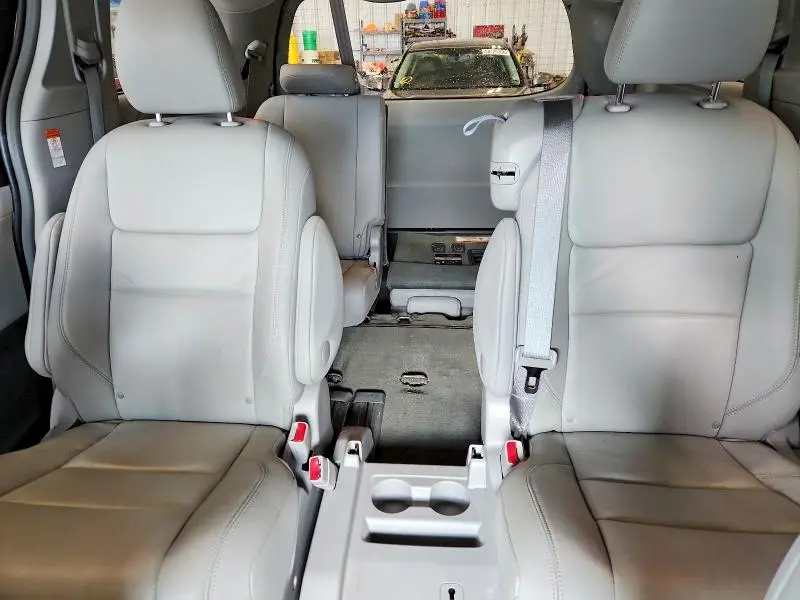 2017 TOYOTA SIENNA XLE 8-PASSENGER  